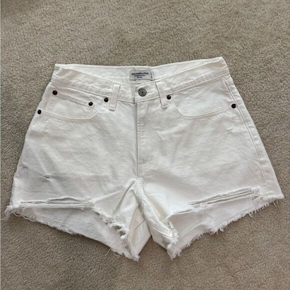 Women’s Abercrombie The Boyfriend Mid Rise White Denim Shorts Sz 8 Curve Love - Picture 1 of 4